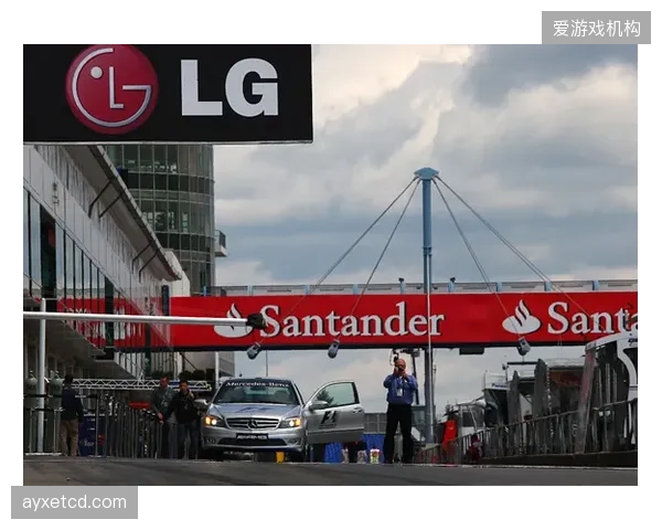 F1迈阿密赛道转播机位无缝并轨动态赞助商替换网